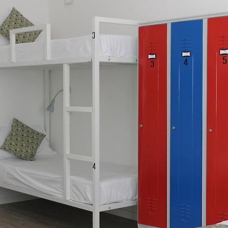 Lake Garda Beach Hostel Паденге-суль-Гарда Экстерьер фото