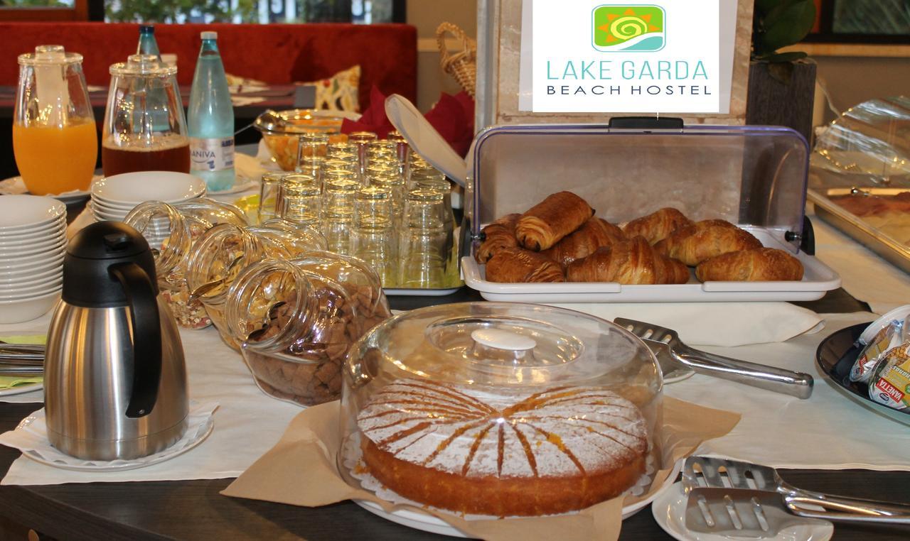 Lake Garda Beach Hostel Паденге-суль-Гарда Экстерьер фото
