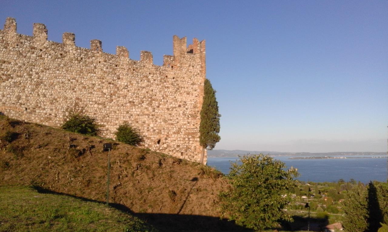 Lake Garda Beach Hostel Паденге-суль-Гарда Экстерьер фото