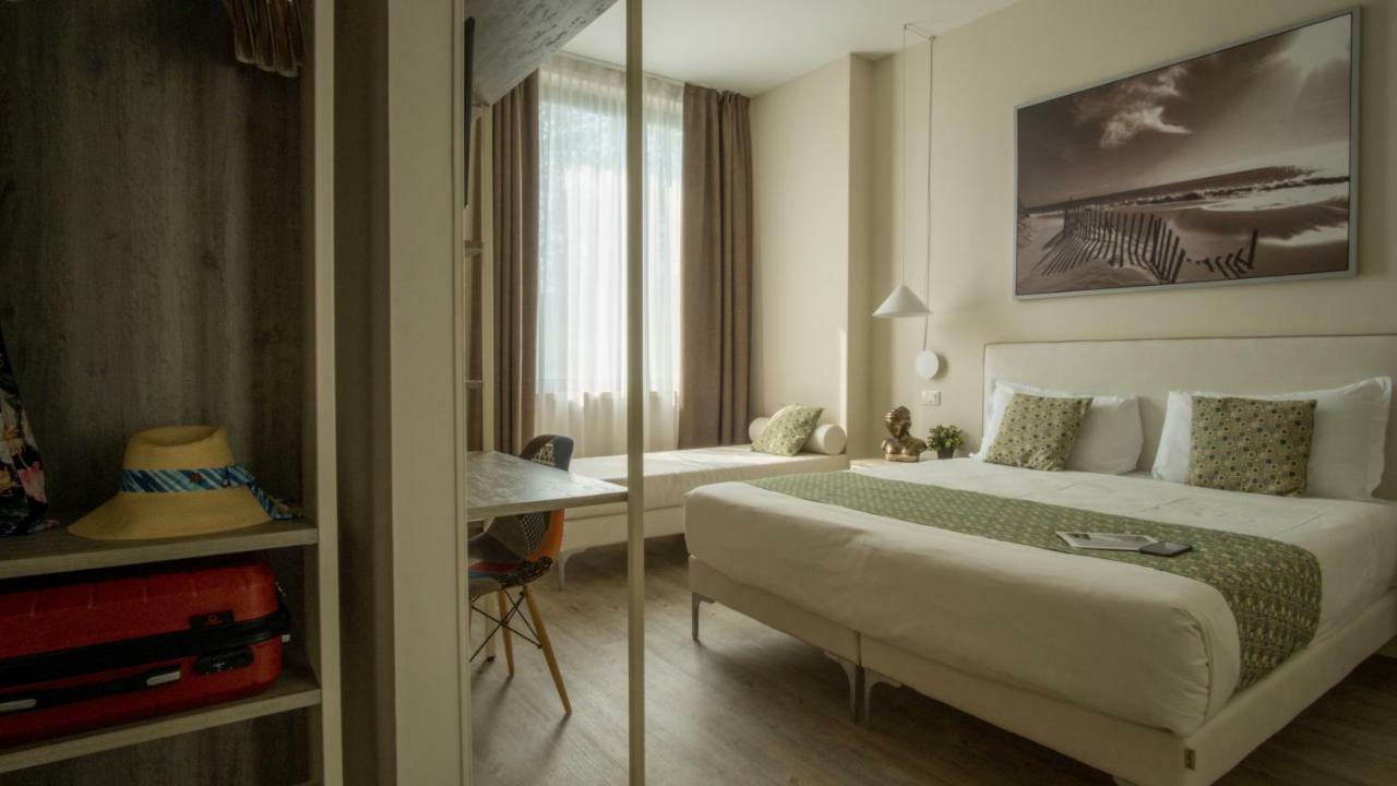 Lake Garda Beach Hostel Паденге-суль-Гарда Экстерьер фото
